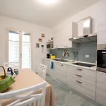 La Casa Di Johnny - Leo